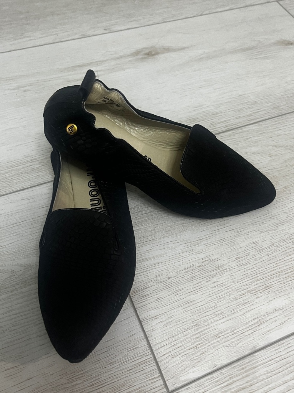Bon Bonite Black Textured Pointed Toe Loafer Flats Size 5